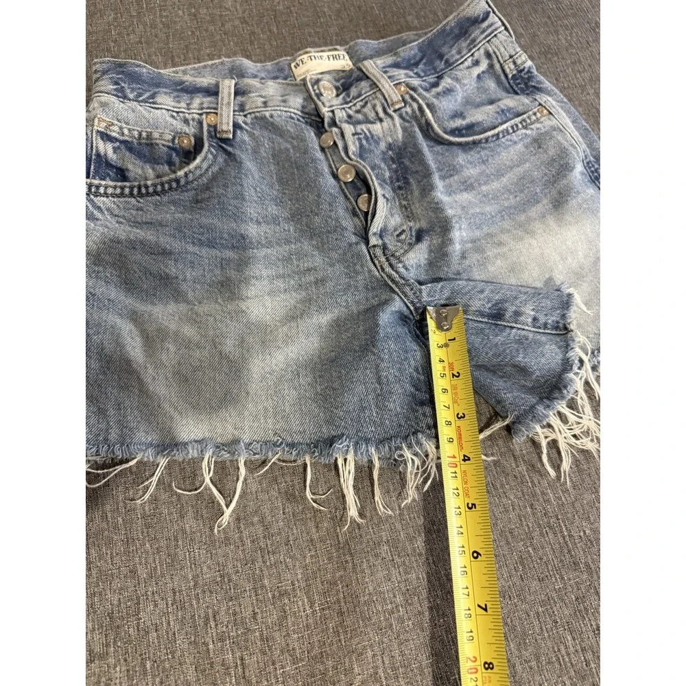 We The Free Women's Ivy Mid Rise Cut Off Distressed Button Jean Shorts Sz 25